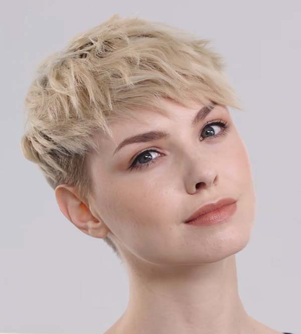 The Beauty of having Short Hairstyles for Women with Bangs | KipperKids.com